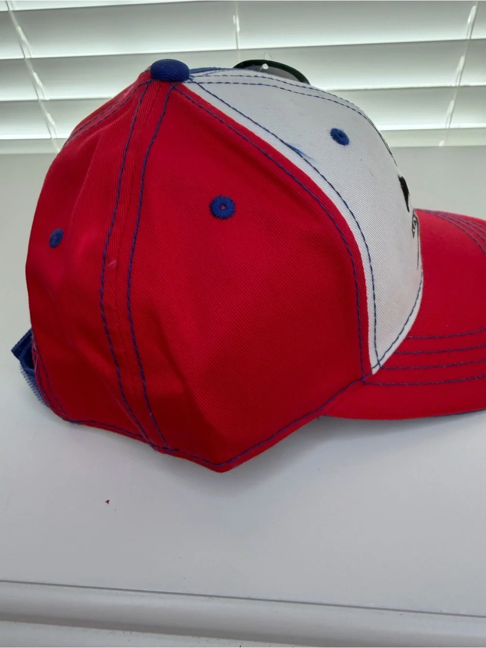 Vintage original Kentucky Derby 132 running. hat & White Baseball Cap.